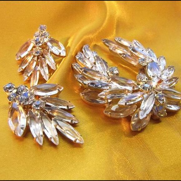 1950s Juliana Big Clear Crystal Wreath Brooch w Earrings Delizza Elster Set 1508 - Picture 4 of 6